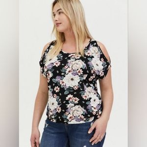 Torrid Super Soft knits Floral Cold Shoulder Banded Bottom Tee crew plus size 2X